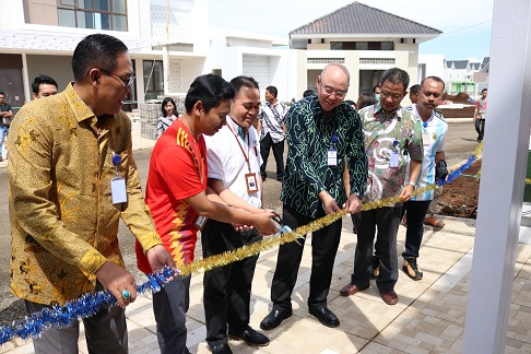 https://images-residence.summarecon.com/images/gallery/article/7075/peresmian listrik baru amanda btari 2018 2.JPG